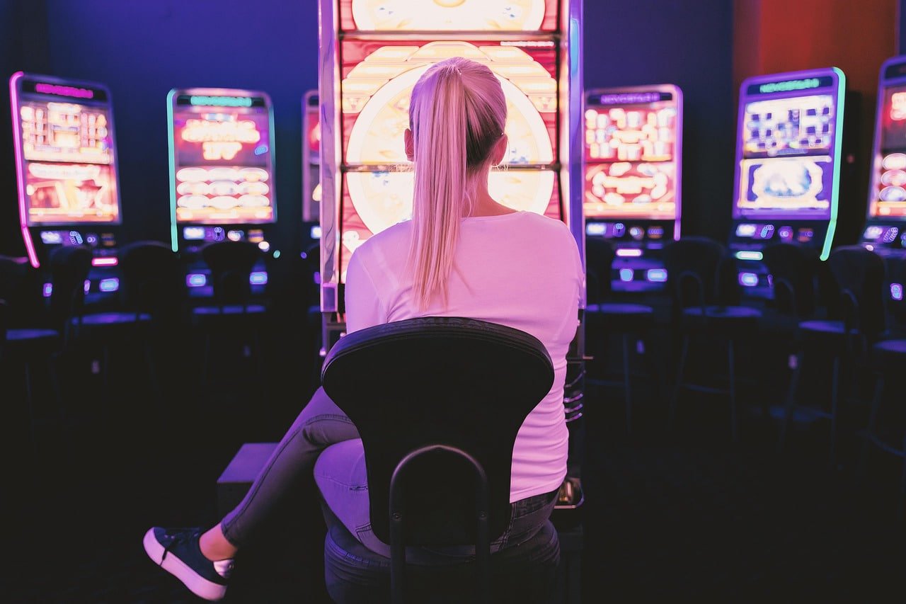Antarmuka platform agoda slot menampilkan pasar Liga 1, slot games, dan live dealer tables